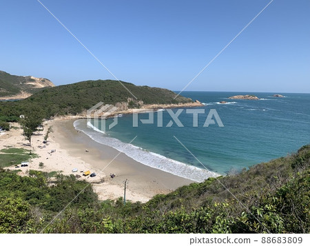 There are many islands in Hong Kong, and on weekends you can easily go to remote islands by boat. There are many islands in Hong Kong, and on weekends you can easily go to remote islands by boat. 88683809