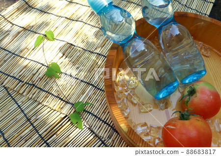 << 日本>> 日本的夏日形象。 Ramune、番茄和盲目的陽光 88683817