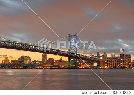 Philadelphia, Pennsylvania, USA skyline on the Delaware river with Ben Franklin Bridge 88683830
