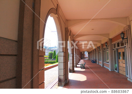 << Hyogo Prefecture >> Kita Kobe Fruit Flower Park. Brick walkways, green benches and sunbeams << Hyogo Prefecture >> Kita Kobe Fruit Flower Park. Brick walkways, green benches and sunbeams 88683867