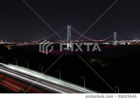 Night view of Akashi Kaikyo Bridge 88685646