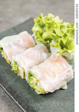 美味的三文魚生春捲 美味的三文魚生春捲 88688192