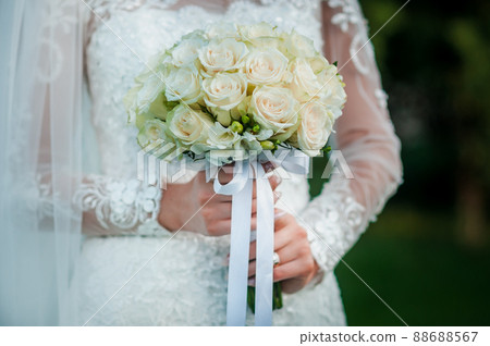 Bouquet of flowers in the hand of the bride 88688567