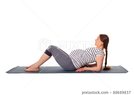 Pregnant woman doing yoga asana Purvottanasana 88689837