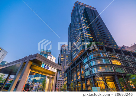 Tokyo cityscape of Japan, overlooking Tokyo's business district, Marunouchi, etc. The lower left is Tokyo Station 88693246