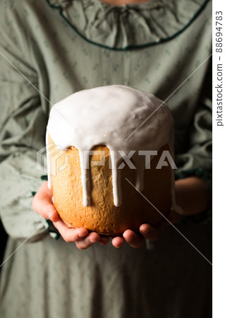Easter cake in the hands of a girl, close-up Easter cake in the hands of a girl, close-up 88694783