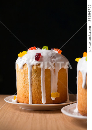 Easter cake with jelly, close-up 88694792