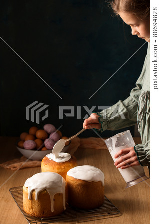 Girl getting ready for Easter Girl getting ready for Easter 88694828