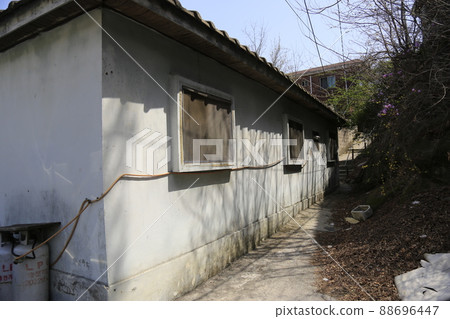 Jeongneunggol. Redevelopment. Seongbuk-gu. Alley. Spring flowers 88696447