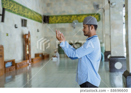 Man muslim doing prayer in the mosque 88696600