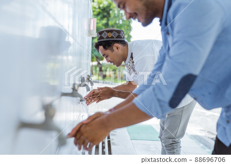 Man muslim perform ablution or wudu at the mosque 88696706