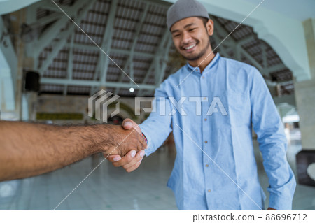 muslim people shaking hand at the mosque 88696712