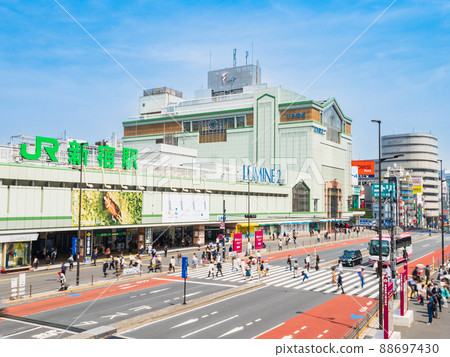 Shinjuku station south exit 88697430