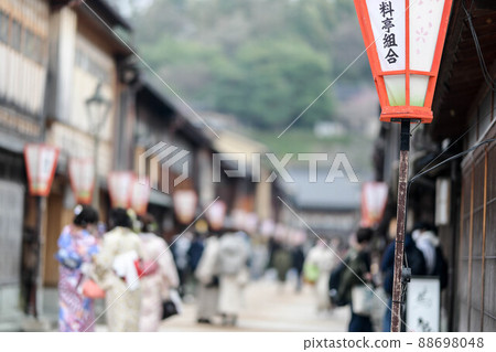 Kimono girls strolling around Higashi Chaya district in spring 88698048