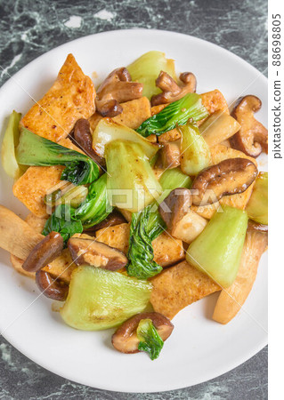 Stir-fried tofu and bok choy Stir-fried tofu and bok choy 88698805