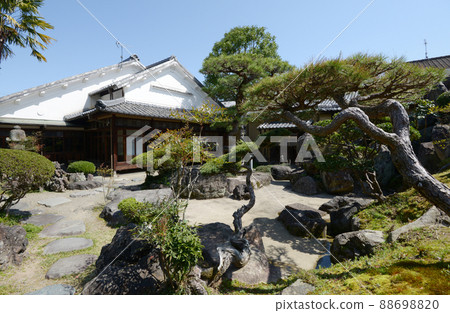 岡山縣津山市城東附近的城下町津山城東武志町家庭園和本館 岡山縣津山市城東附近的城下町津山城東武志町家庭園和本館 88698820