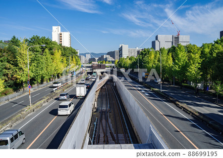 大阪/新禦堂筋、北大阪急行鐵道桃山台站周邊風景及進站列車 88699195