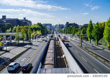 Osaka, Shin-Midosuji, passing trains 88699199