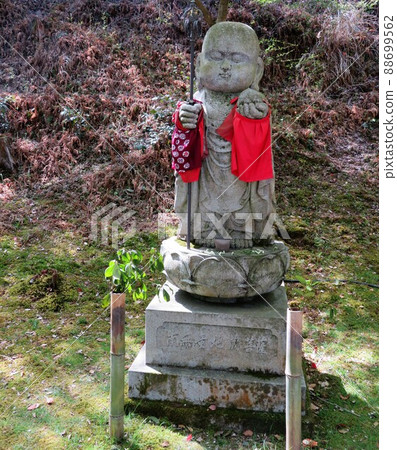 滋賀縣三井寺的石像和地藏 88699562