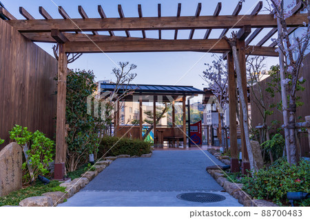 (Ehime Prefecture) Dogo Onsen Footbath / Sky Walkway Early Morning (Ehime Prefecture) Dogo Onsen Footbath / Sky Walkway Early Morning 88700483