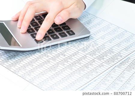 查看公司財務報表的人 88700712