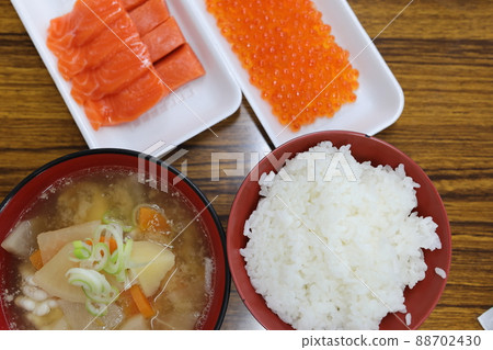 Market salmon salmon roe bowl (Aomori prefecture) Market salmon salmon roe bowl (Aomori prefecture) 88702430