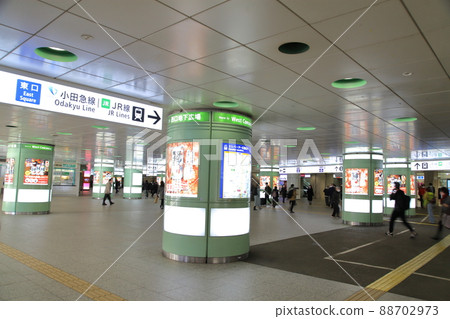 新宿站東西自由通道 88702973