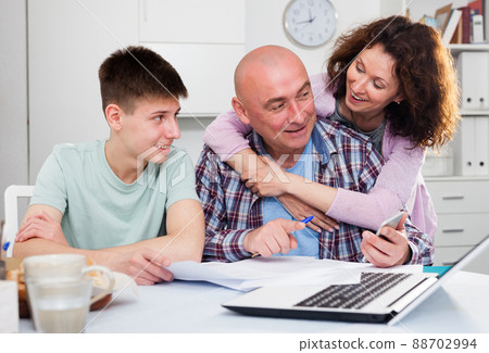 Family with son working with papers 88702994