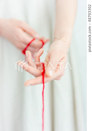 Pull the red thread 88703302