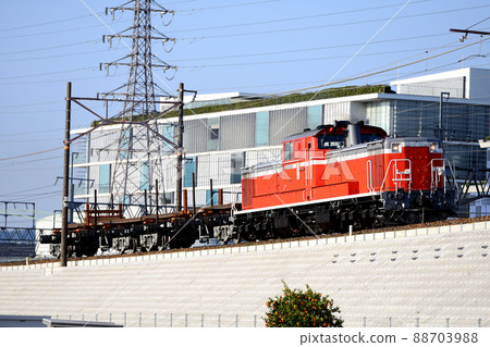 DD511109 沿路堤行駛的軌道交通列車(生動的音調) DD511109 沿路堤行駛的軌道交通列車(生動的音調) 88703988