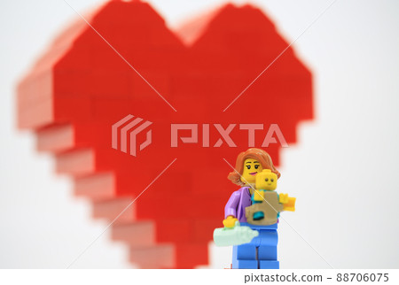 figurine take care her baby, show the power of mother figurine take care her baby, show the power of mother 88706075