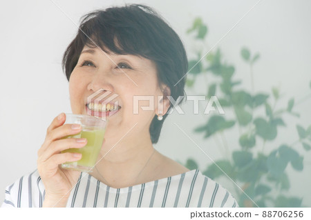 Senior woman juice smoothie 88706256