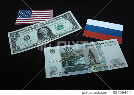 【美元、俄羅斯盧布、外匯、外匯、股票等文章縮略圖】俄羅斯盧布紙幣和圖表 88706444