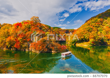 Autumn Taishaku Gorge (Shobara City, Hiroshima Prefecture) 88707070