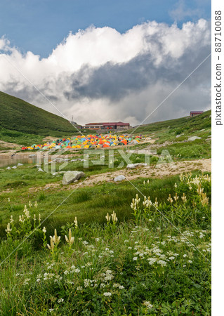 夏季北阿爾卑斯山、雙六小屋和帳篷場 夏季北阿爾卑斯山、雙六小屋和帳篷場 88710088