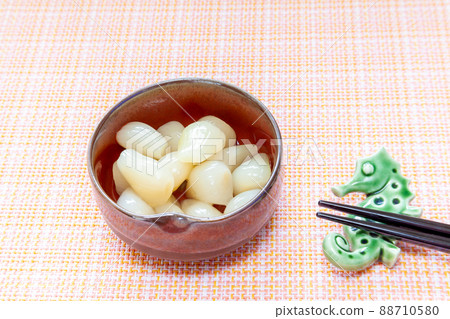 Sweet and sour sauce of scallions in a small bowl, home cooking 88710580