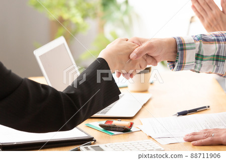 Senior couple with no face Senior couple with no face 88711906