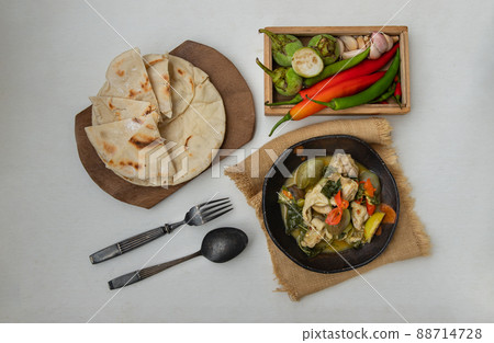 Homemade pita bread served with Green curry chicken. 88714728