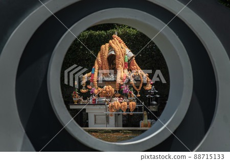 The Thao Maha Phrom Shrineis a shrine which houses a statue of Phra Phrom (Four faced god) Looking Through space in geometric figure of circle architecture. The Thao Maha Phrom Shrineis a shrine which houses a statue of Phra Phrom (Four faced god) Looking Through space in geometric figure of circle architecture. 88715133