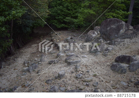 觀城山城的來輪和石垣 88715178