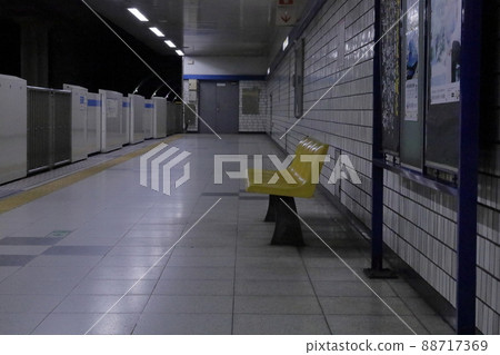 Unmanned subway station home 88717369