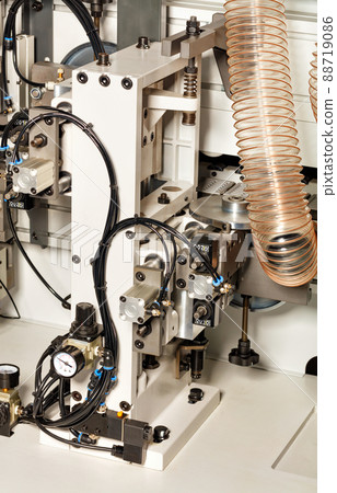 Working pneumatic electronic unit of a woodworking machine. 88719086