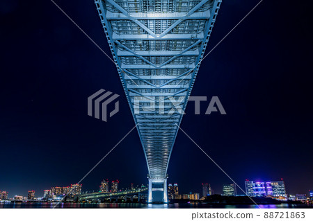 [Tokyo cityscape] Night view of Rainbow Bridge (Shibaura side) 88721863