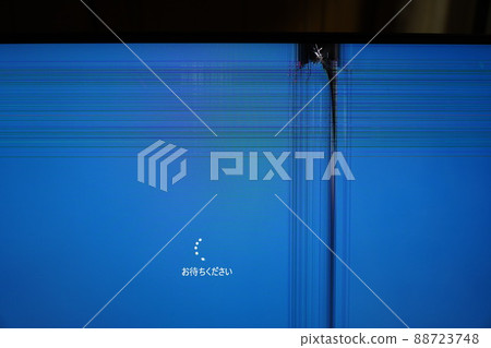 顯示器屏幕破裂的電腦 顯示器屏幕破裂的電腦 88723748