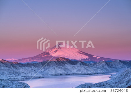 《神奈川縣》富士山和箱根蘆之湖/大觀山的雪景 《神奈川縣》富士山和箱根蘆之湖/大觀山的雪景 88724048