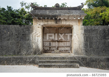 重建中的首里城風光 88725093