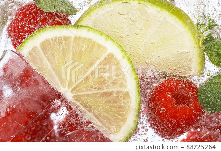 Fresh Fruit Lemonade with Sparkling Water and Ice Cubes 88725264