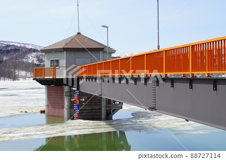 Ojiro Rika 水壩的春天 Ojiro Rika 水壩的春天 88727114