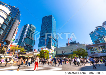 日本東京市容 即使在電暈災難中，澀谷也有很多人。現在可以看到櫻岡口重建摩天大樓 88728018