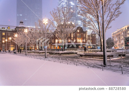 《Tokyo》 Snow scene Tokyo station, heavy snow warning city center 《Tokyo》 Snow scene Tokyo station, heavy snow warning city center 88728580